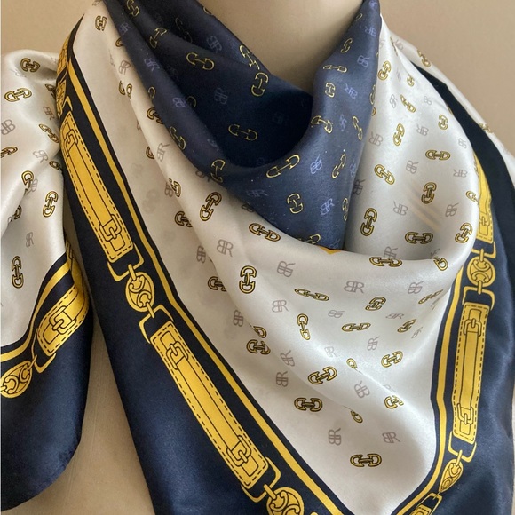 Banana Republic Accessories - Banana Republic silk scarf, classic bandanna